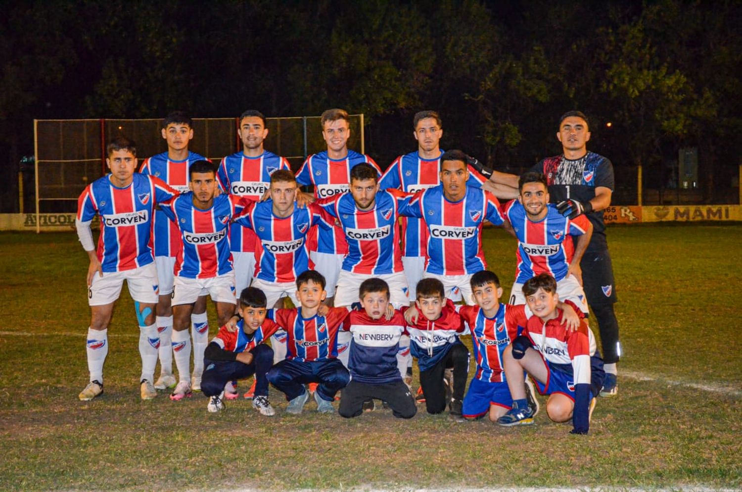 El campeón goleó como local a Hughes y sacó pasaje para ir en busca del bicampeonato. Foto: Lorena Canaveccio