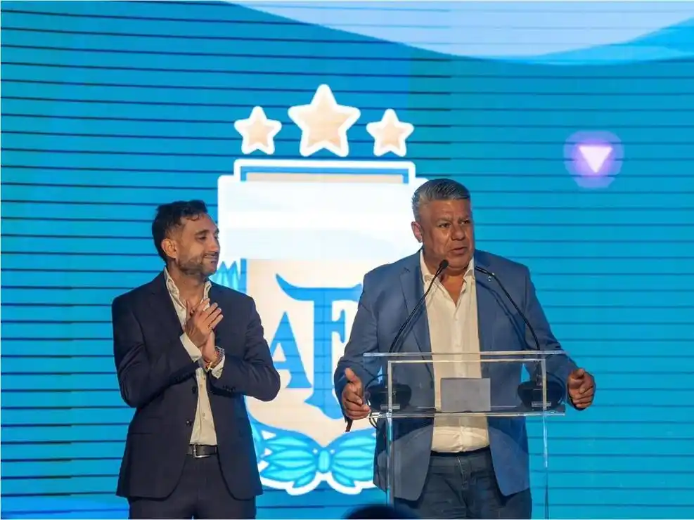 Ariel Vallejo junto al "Chiqui" Tapia.Foto:AFA