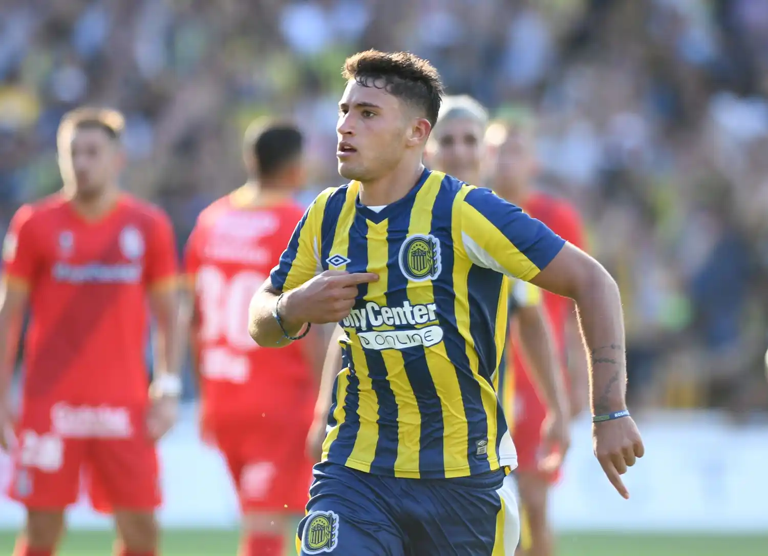 Véliz celebra el segundo gol de Central.