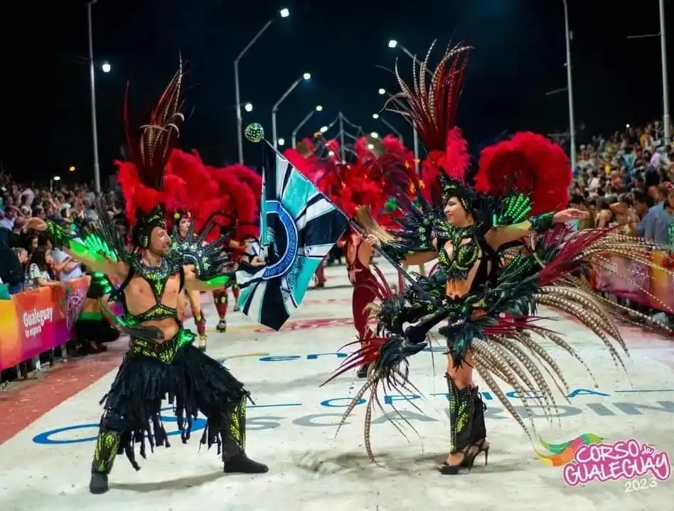 Martín Rodríguez como Maestro de Sala junto a la Portabandera Ludmila Basini-