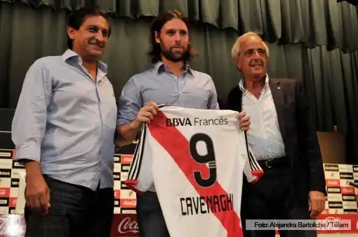 Teo se sumó a las prácticas y se ilusionó con jugar con Cavenaghi