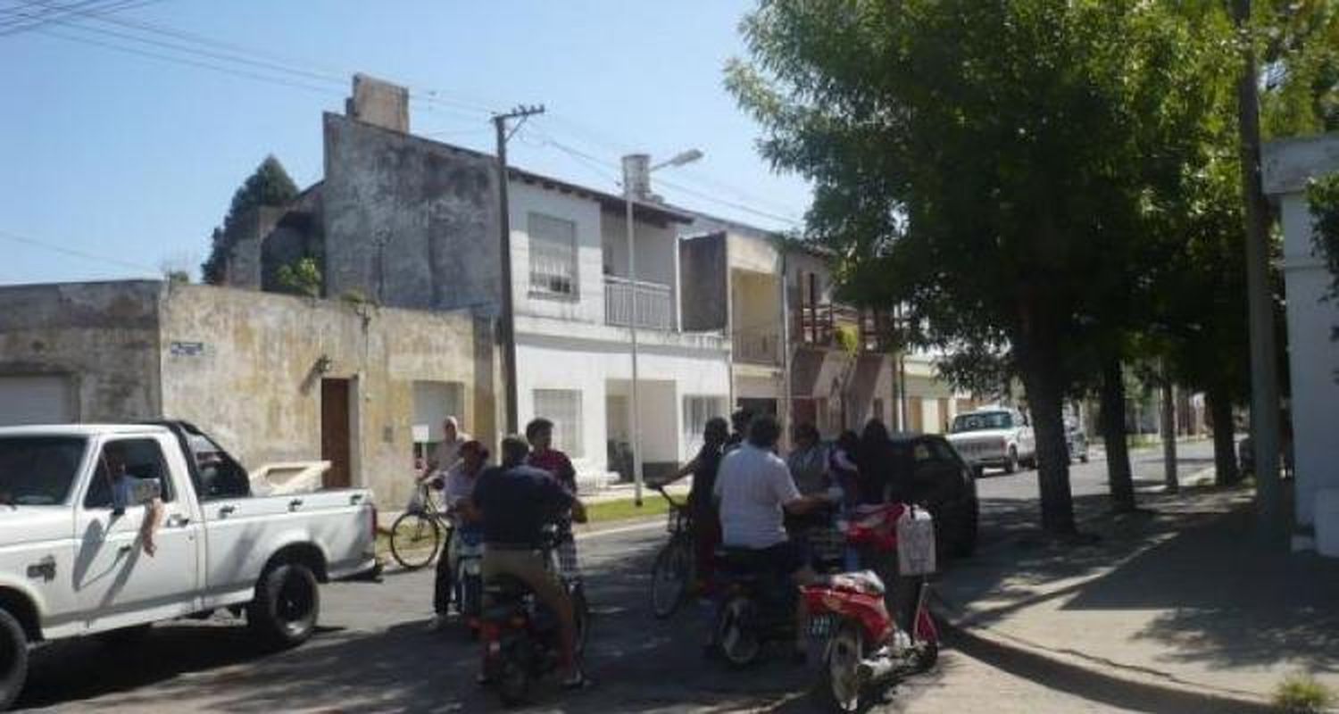 Denunciaron a un grupo de menores que se reune en Libertad y Rivadavia