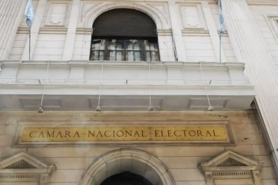 La Cámara Nacional Electoral controlará los gastos que hagan los partidos políticos en boletas