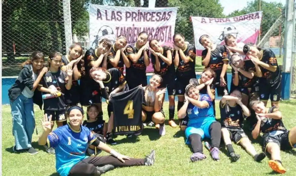 Las chicas del Pulga volvieron a consagrarse campeonas en la categoría.
