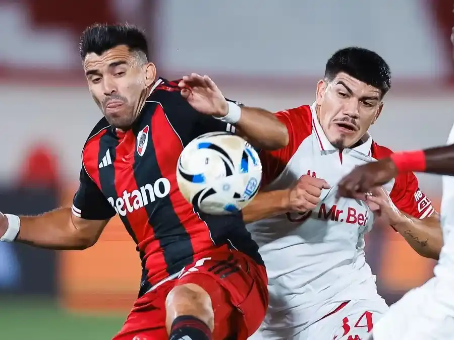 Huracán y River disputaron un duelo áspero en Parque Patricios.