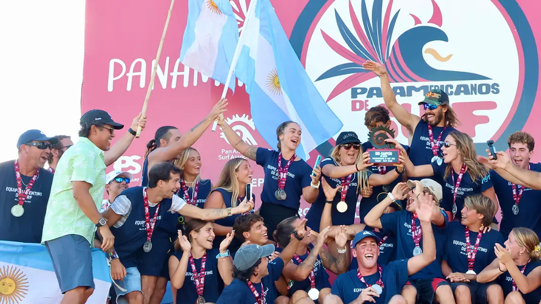 Evelyn Gontier y el equipo argentino que logró el subcampeonato en el Panamericano de Surf