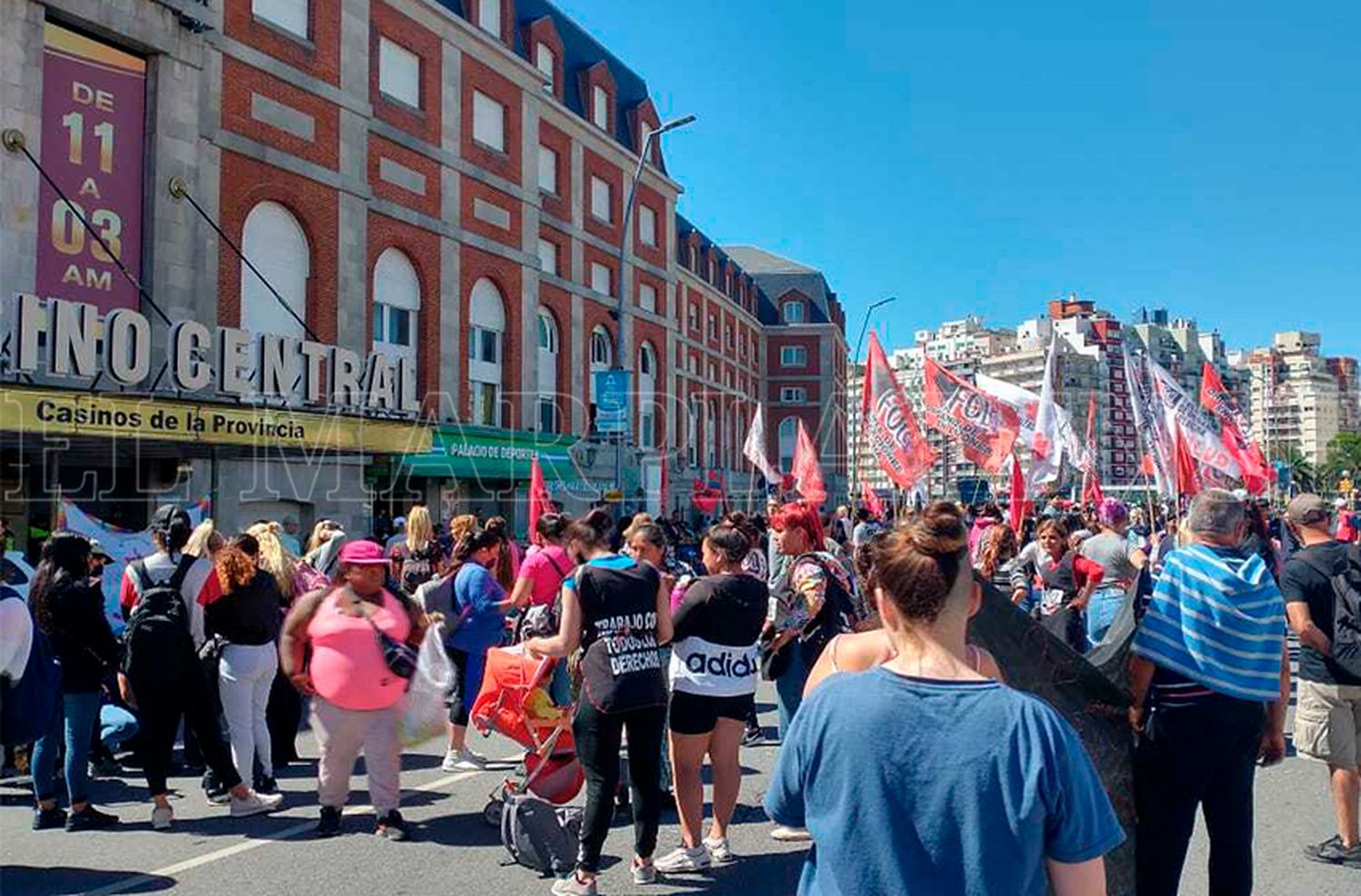 Corte y acampe de organizaciones frente al Casino: "El gobierno de Montenegro no nos atiende"