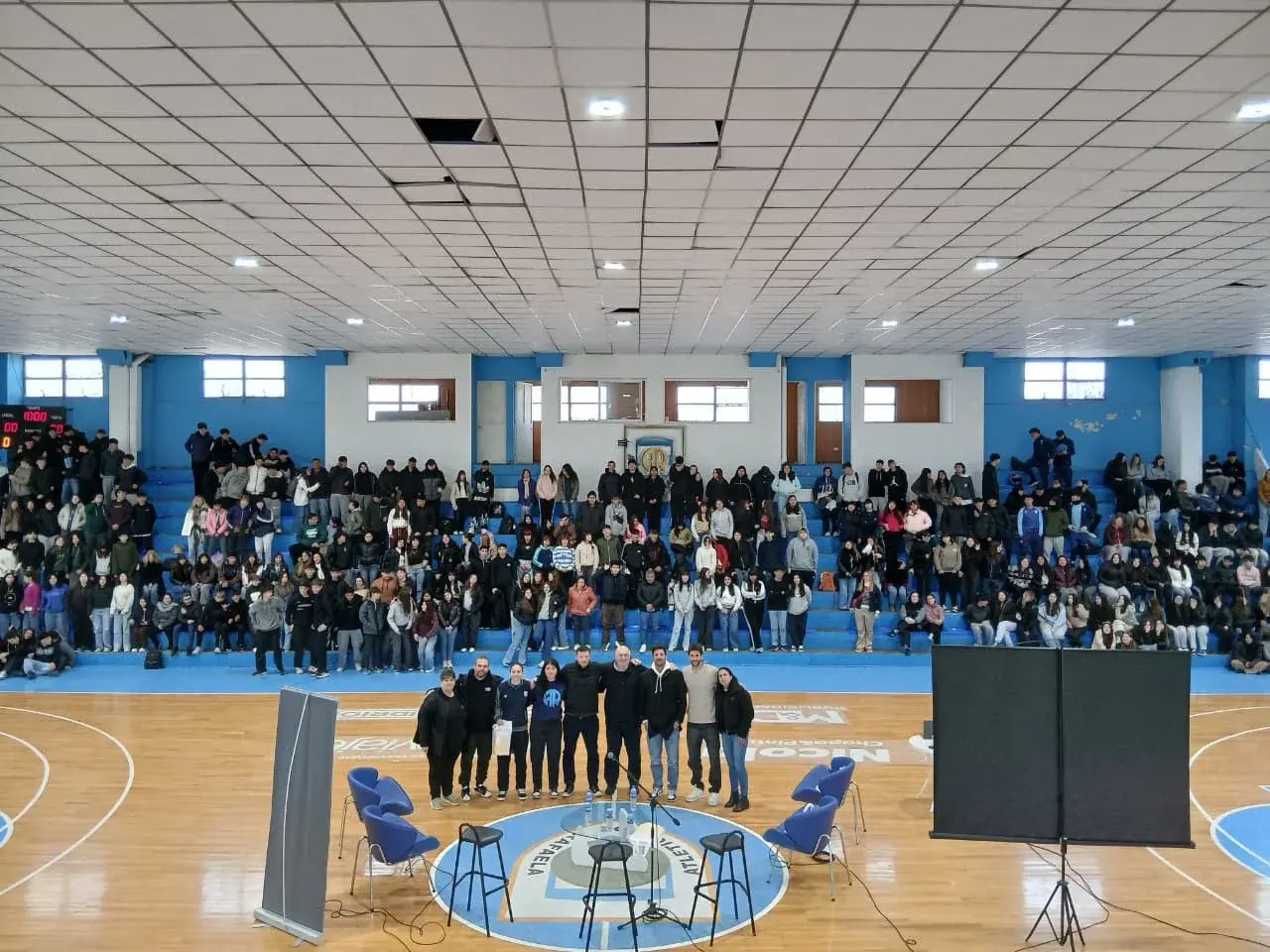 Más de 300 estudiantes participaron del primer encuentro con referentes del deporte rafaelino