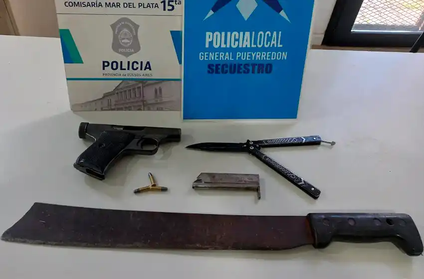Con machete en mano quiso hacer justicia en la casa de su ex: le dispararon desde adentro