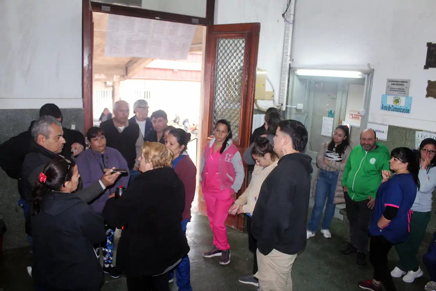 Protesta de personal arancelado y monotributistas del Hospital