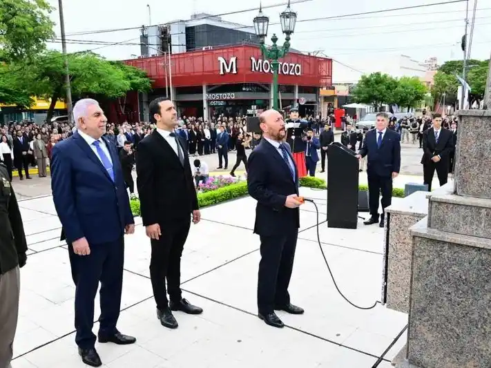 Formosa celebró 147 años con un fuerte mensaje 
de identidad, unidad y lealtad a la bandera