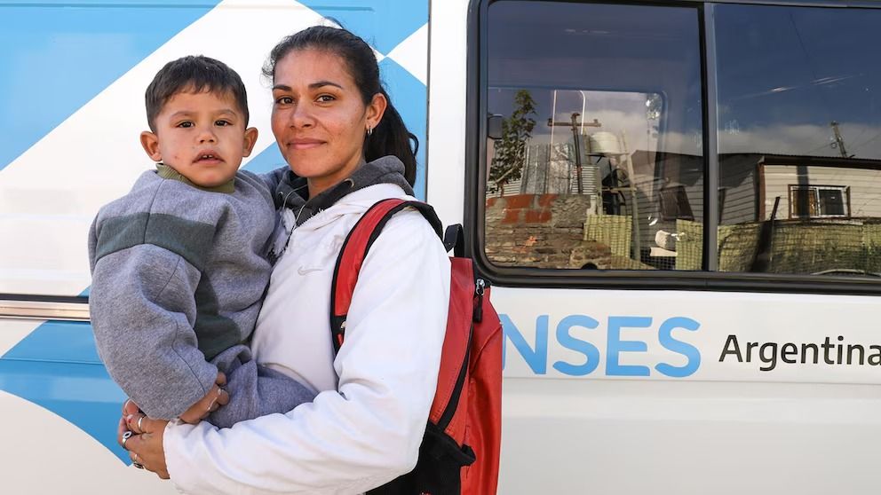 La Asignación Universal por Hijo de ANSES sube a $122.443,89 por hijo en diciembre 2025 tras el ajuste por inflación