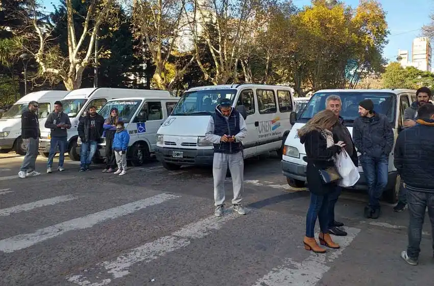 Transportistas de discapacitados: cambios de rubro o venta de vehículos para subsistir