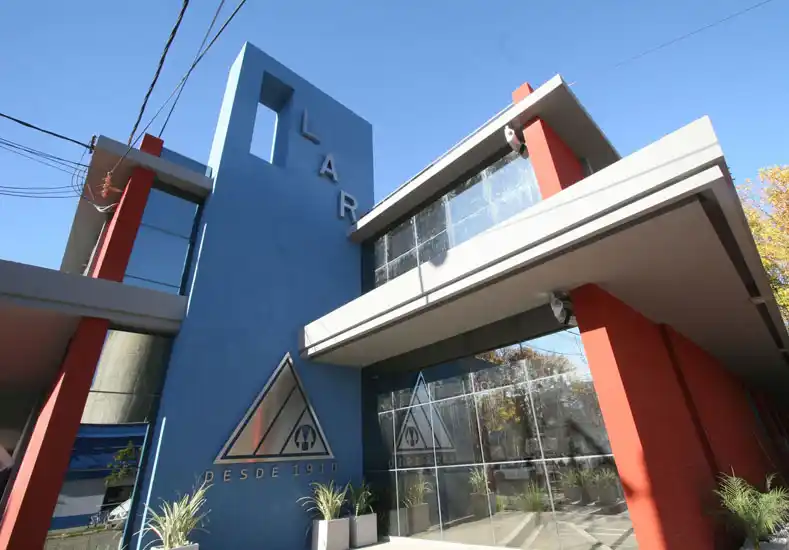 LAR cumple hoy 107 años de interactividad con la región