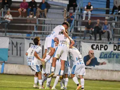 Regional Amateur: Juventud Unida debutó con una contundente victoria frente a Parque Sur en "La Vía"