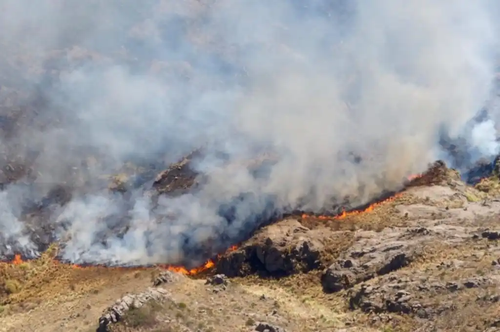 FOTO: Incendio en el Parque Nacional Quebrada del Condorito.