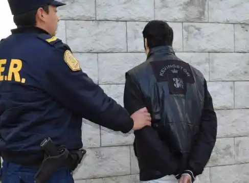 Allanamiento y detención de un joven "roba autos" en el Barrio 348 