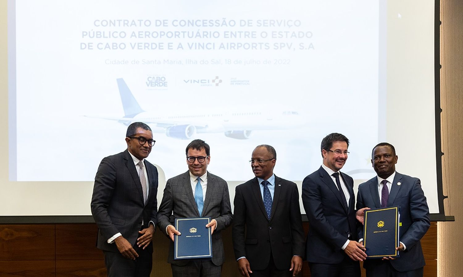 VINCI Airports firma contrato de concesión de siete aeropuertos en Cabo Verde