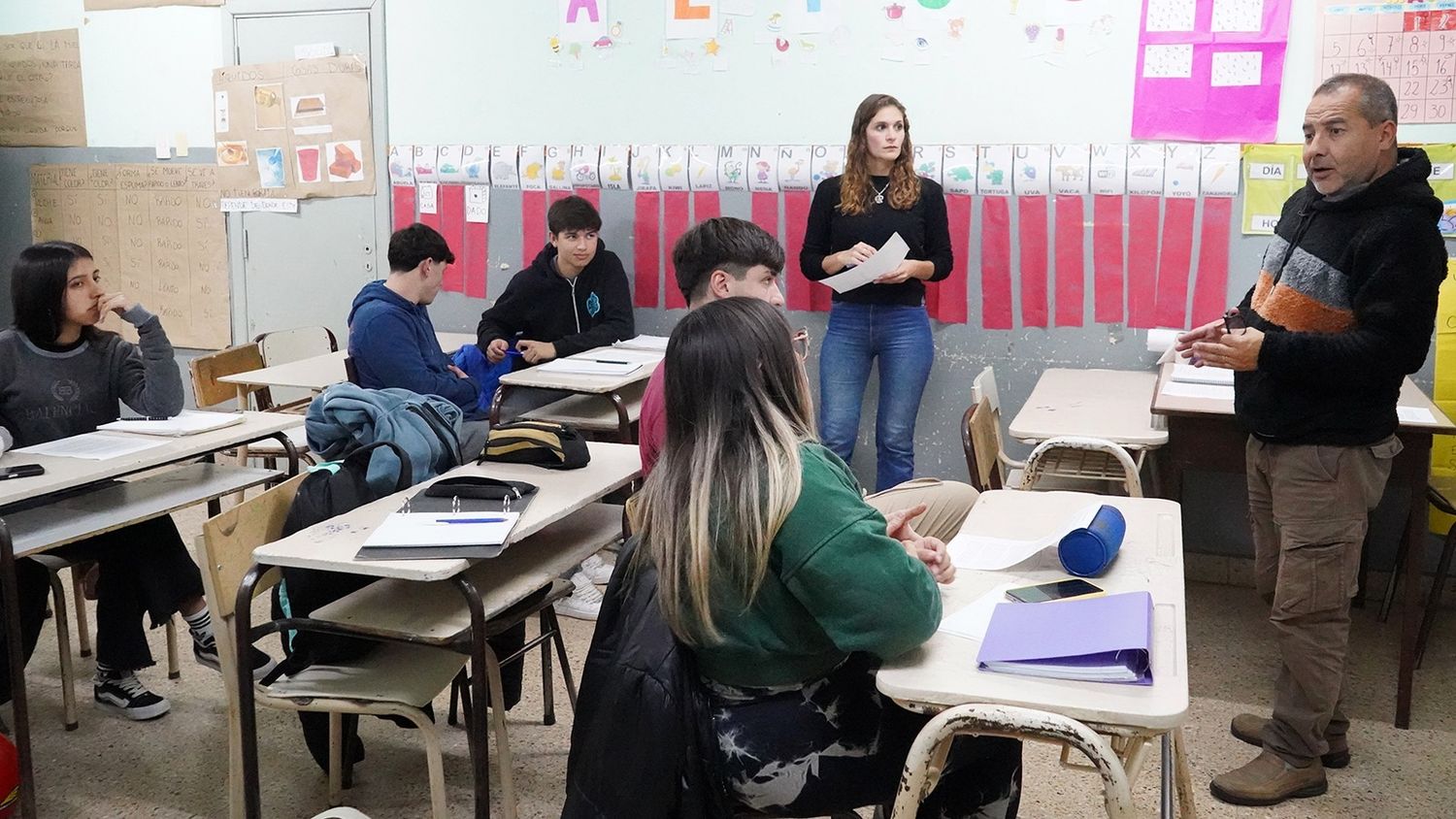 Plan Fines. Buscan terminar el secundario, completando las materias pendientes
