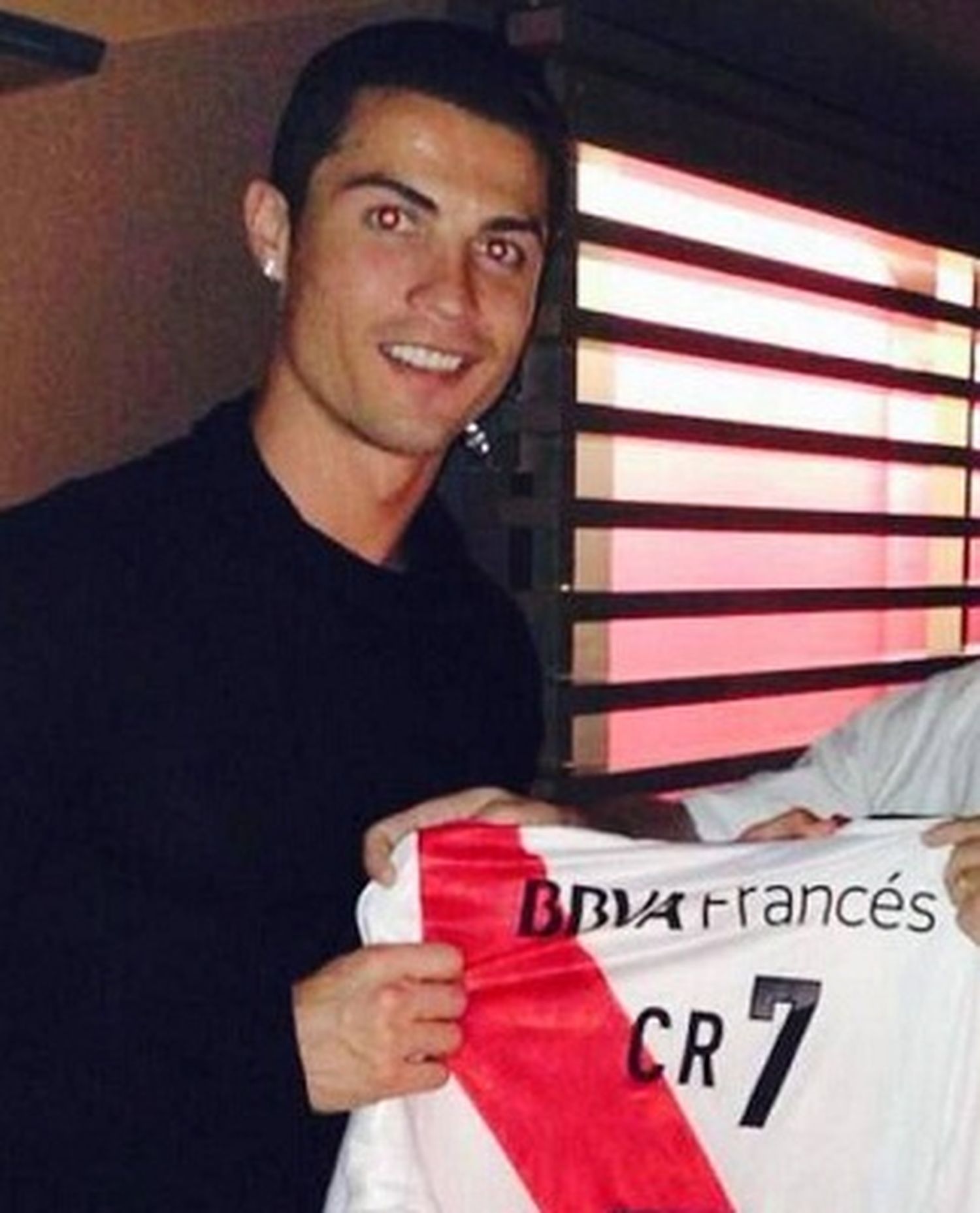 Cristiano Ronaldo volvió a mostrarse con una camiseta de River