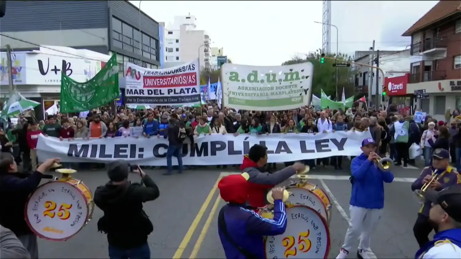 Marcha universitaria en Mar del Plata