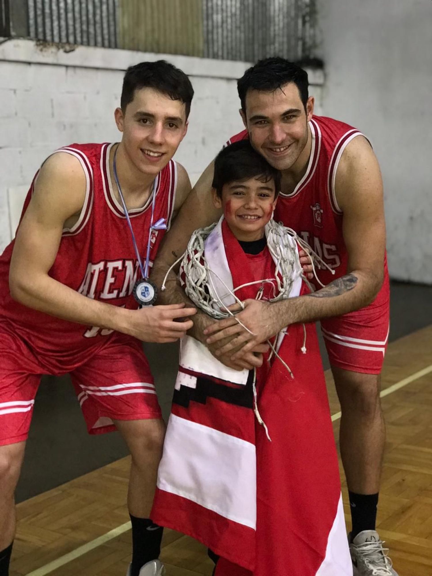 Atenas es campeón con doble presencia tandilense