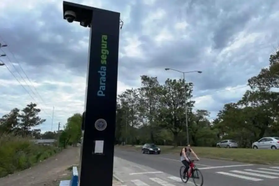 "Paradas seguras": Rosario instalará 50 tótems de seguridad