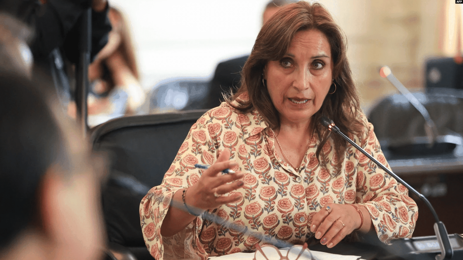 Presidenta de Perú descarta renunciar y propone adelantar elecciones