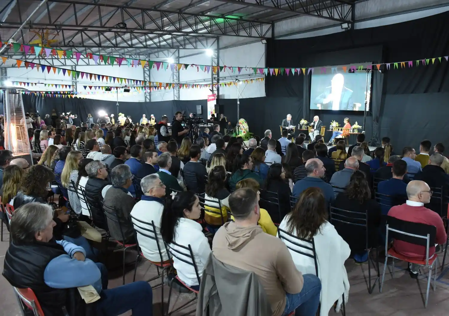 Crespo anunció la cartelera de la 31ª edición de la Fiesta Nacional de la Avicultura