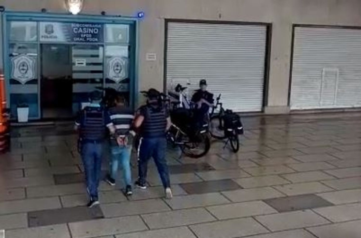 Detienen en Plaza Colón a un prófugo de la Justicia