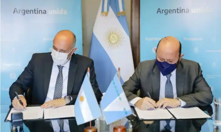 Insfrán firmó convenio para impulsar el desarrollo portuario de Formosa