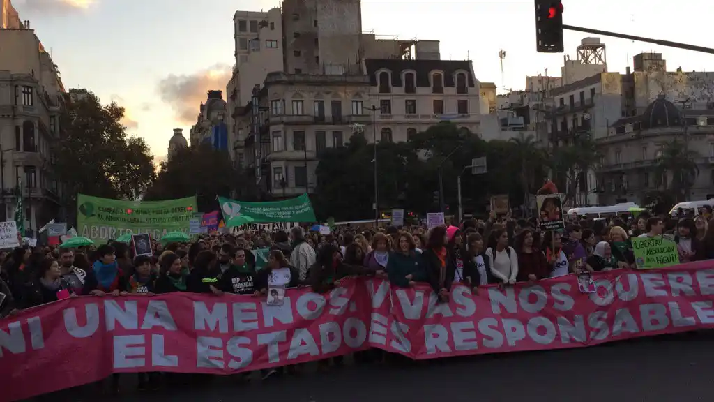 #NiUnaMenos: Masivas marchas contra la violencia de género