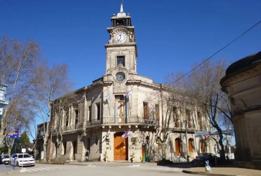 Congelan sueldos de funcionarios municipales en Diamante por cinco meses