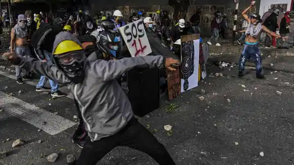 La «Primera línea» amenaza las elecciones en Colombia