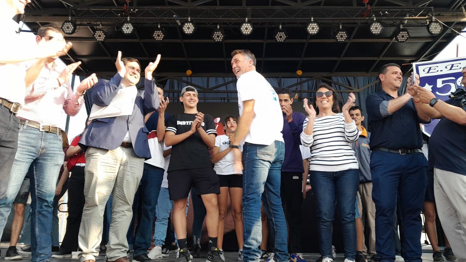 El bati y su remera de la estudiantina olímpica