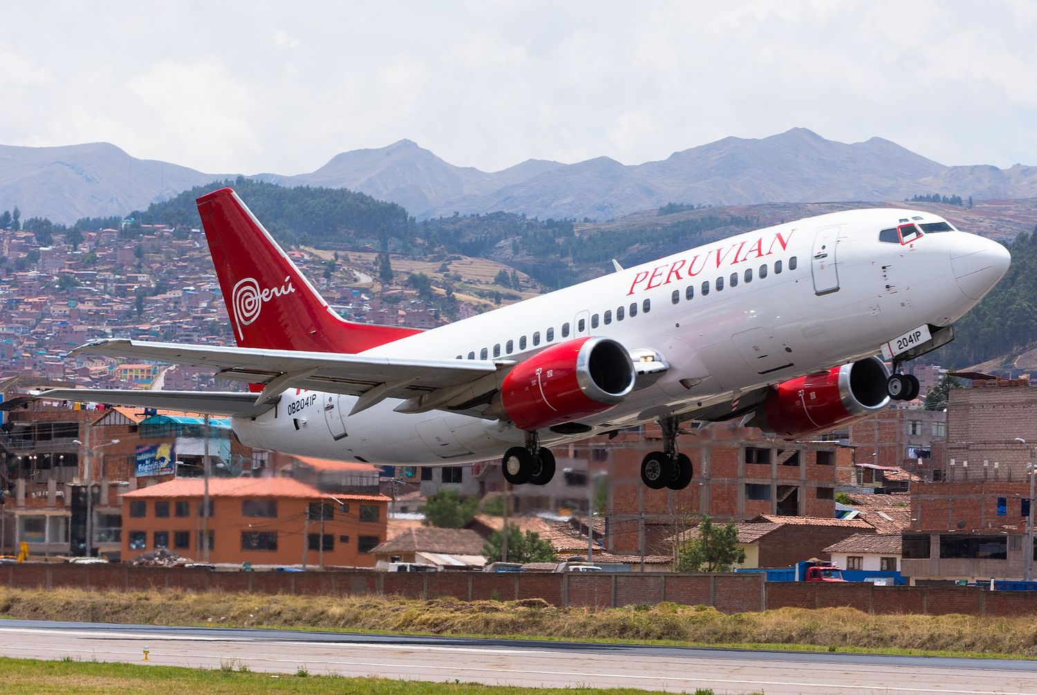 Peruvian suspende operaciones por deudas de combustible