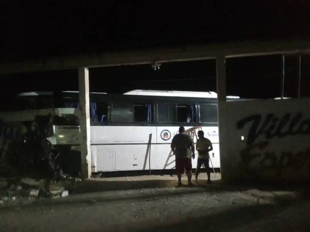 Los paramédicos ofrecieron información sobre el traslado de los heridos. 