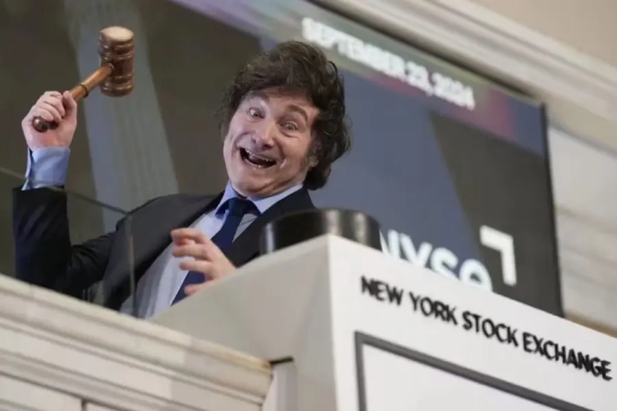 Milei tocó la campana en Wall Street: “No estoy dispuesto a sacrificar el déficit fiscal”
