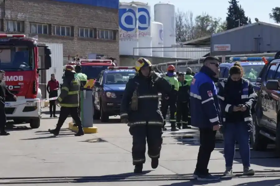Una avioneta se estrelló en la planta de Air Liquide: "Podría haber sido una tragedia peor que la de calle Salta"