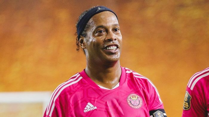 Ronaldinho Leyenda - Interna 2
