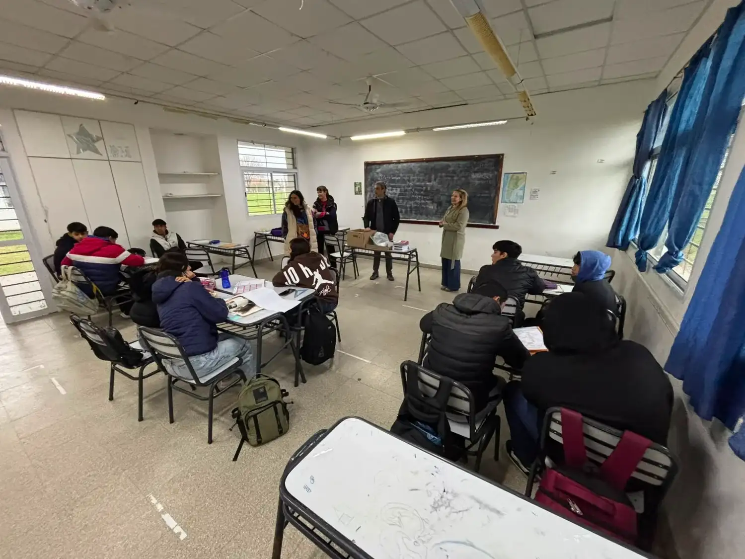 Guillermo Michel entregó material educativo en dos escuelas de Gualeguaychú y reflexionó sobre la situación nacional
