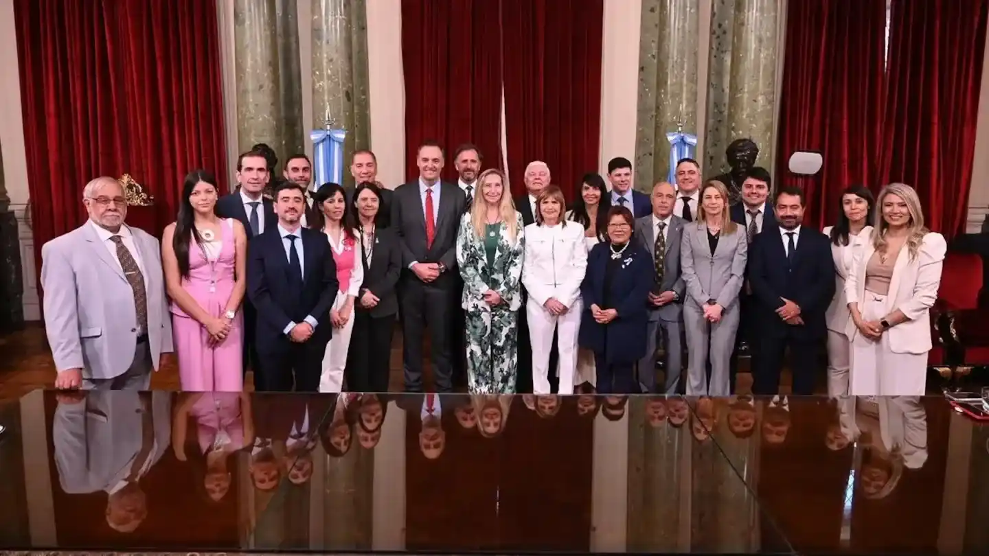 Manuel Adorni convocó al bloque de La Libertad Avanza a la Casa Rosada en la previa de una sesión clave. (Foto: Diputados)