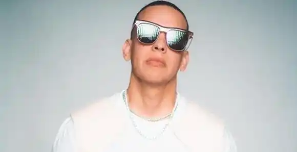 ¡Se llenó! Daddy Yankee firma millonario acuerdo