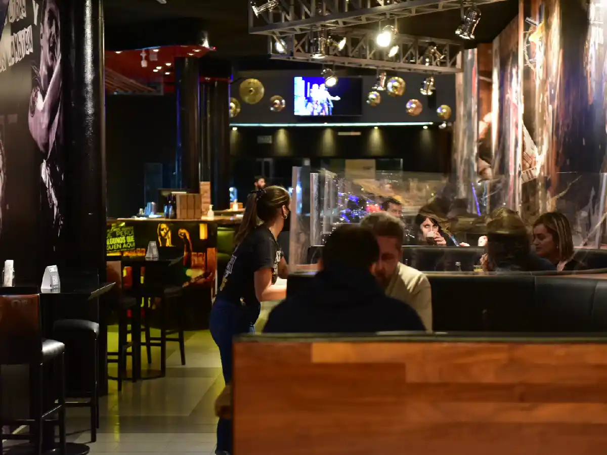 Día del Amigo en San Francisco: extensión horaria y reservas agotadas en locales gastronómicos 