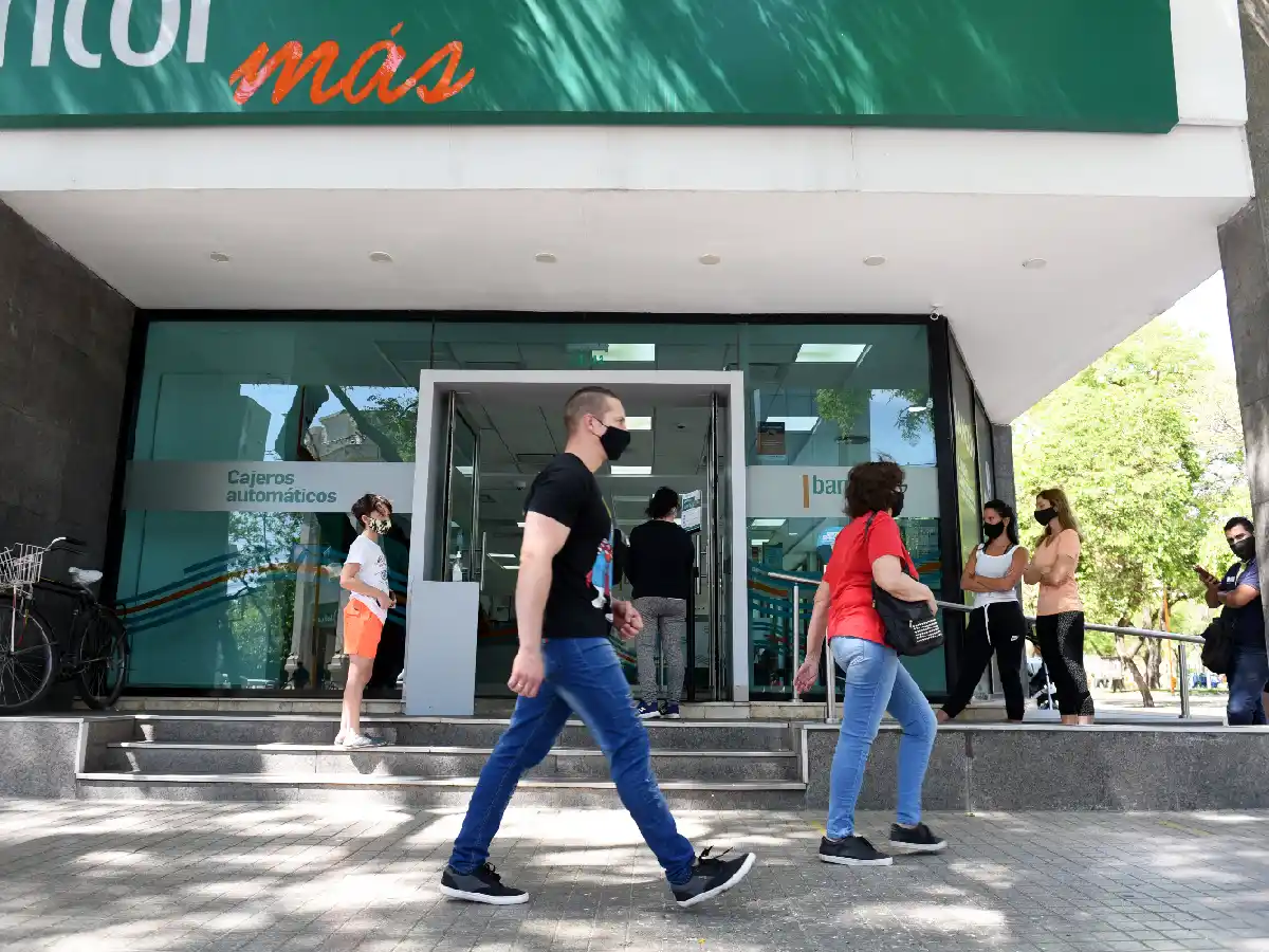 Feriado por Día del Bancario: qué trámites se podrán hacer este viernes 