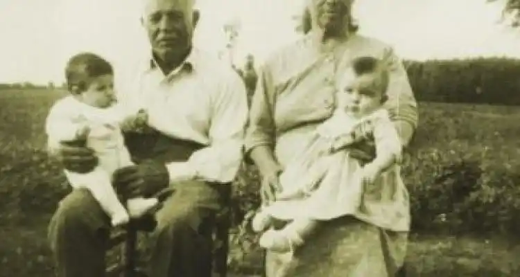 La familia Méndez y la Iglesia San Patricio