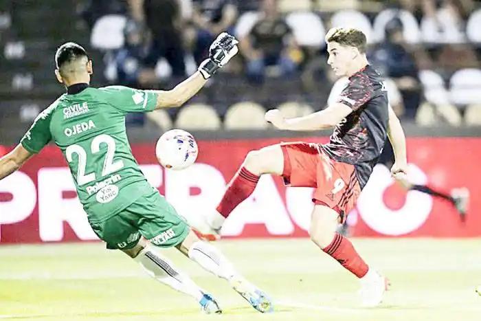 Con gol de Julián Álvarez, River Plate le ganó 1-0 a Platense y quedó a un paso del título