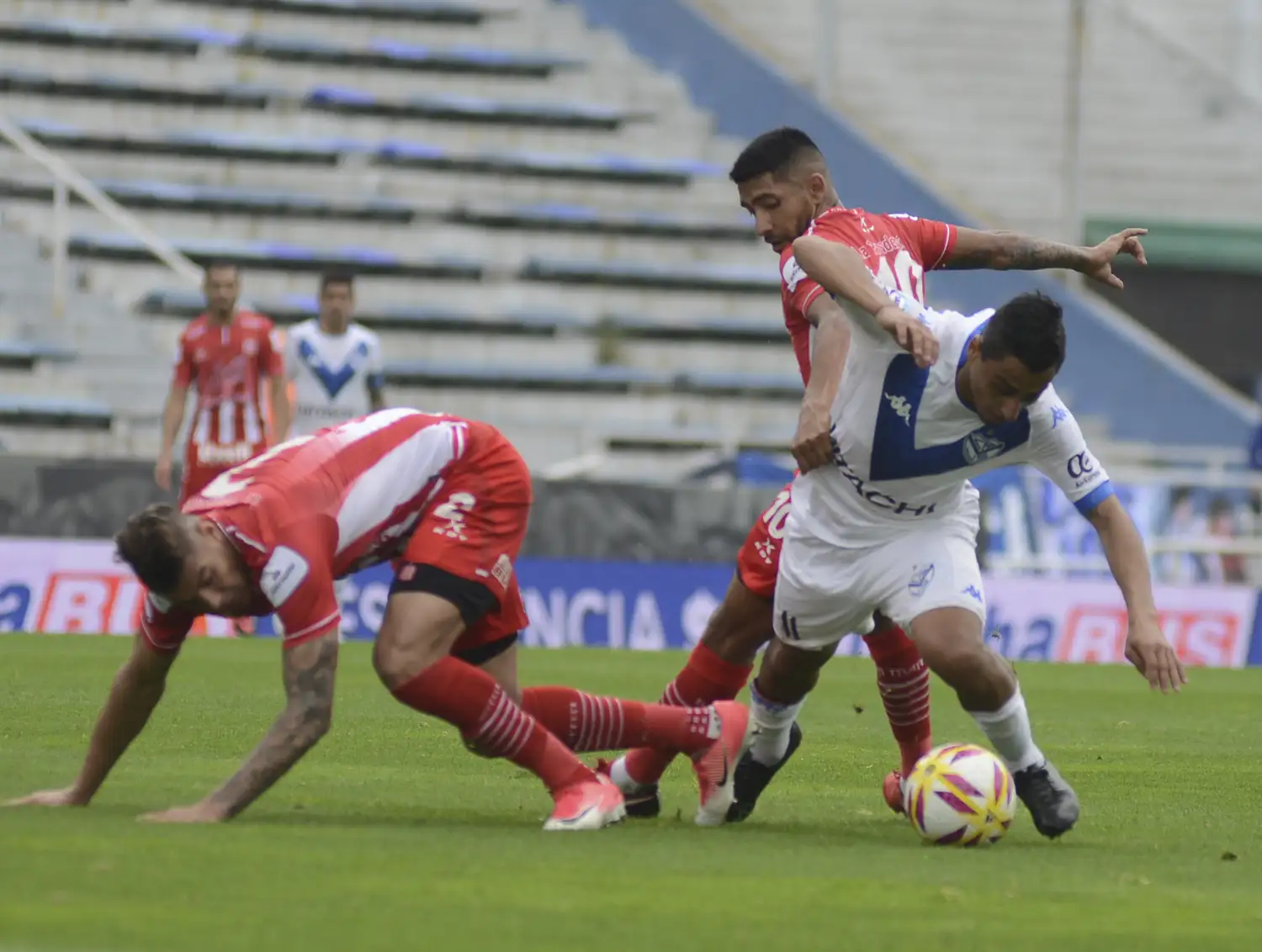 De local, Vélez prevaleció frente a los tucumanos