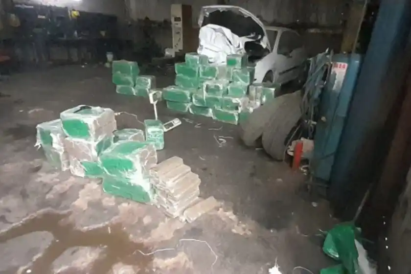 Secuestraron más de 550 kilos de marihuana en un taller mecánico de Funes