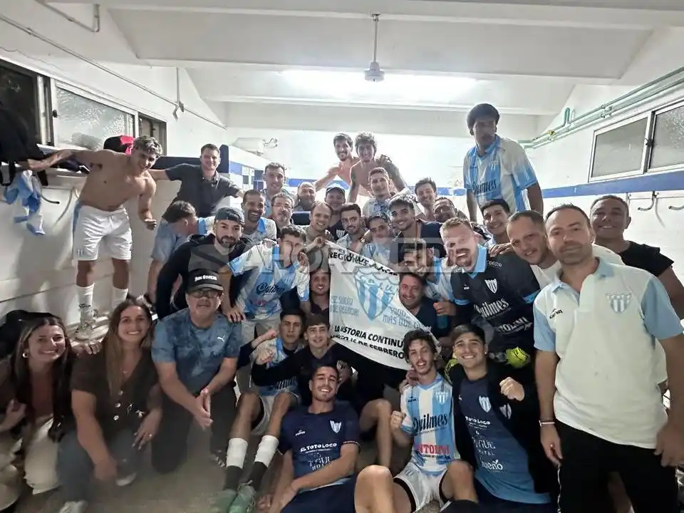 Mirá las mejores fotos de los festejos del Decano tras lograr la clasificación a la definición por el ascenso